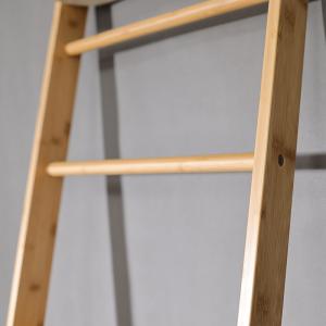 米色斜靠架